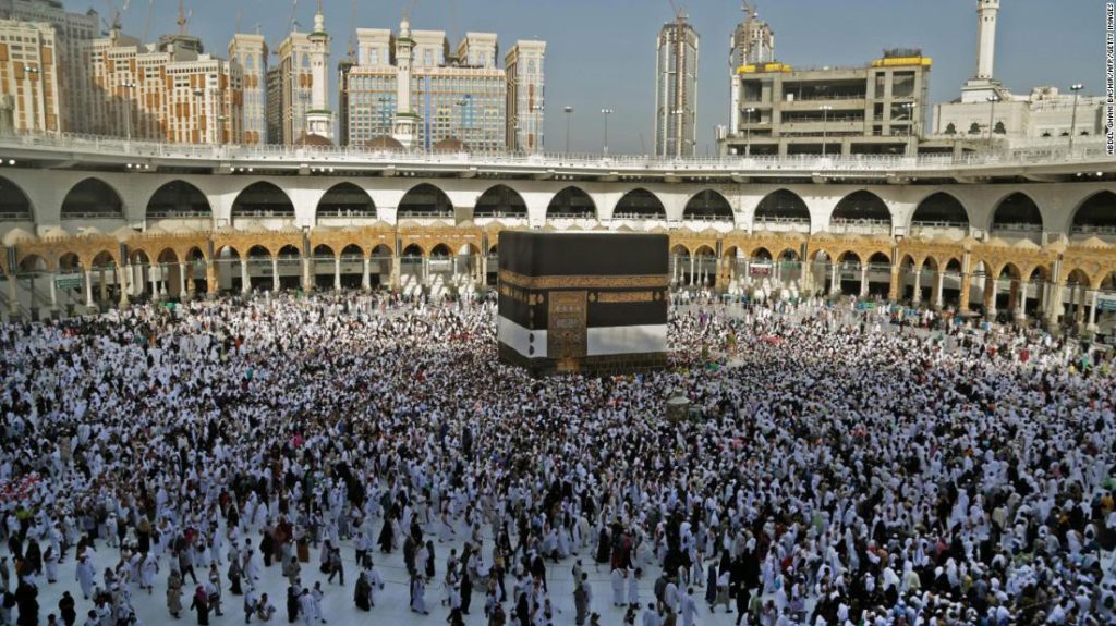 Islam không tách rời đời sống hằng ngày, mà hướng dẫn người Muslim sống tốt hơn trong mọi hoàn cảnh. 190808111228 01 hajj pilgrimage mecca 2019 super tease 15653310854891147779193 crop 1565331089991870661686