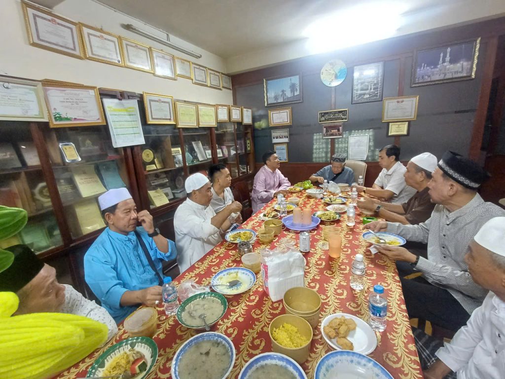 Đông Du (iftar) Ngày thứ 15 z7590911499591 0286e852efa43044d7a791f88fca8d5d