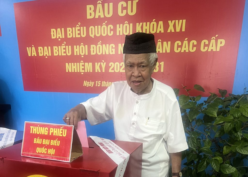 Dâ tộc và Tôn giáo z7622812476791 92433c2fefe92beb47903888f7610bcb